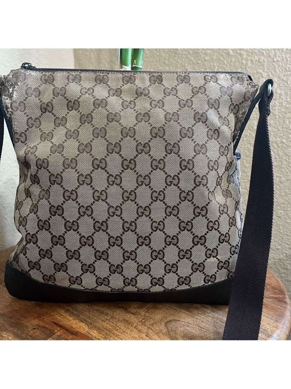 GUCCI MONOGRAM BROWN MESSENGER SLING BAG - Picture 2 of 16